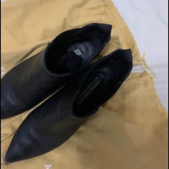 Acne Studios Jensen Pebble Leather Ankle Boots with Metal Tip - Picture 7 of 9